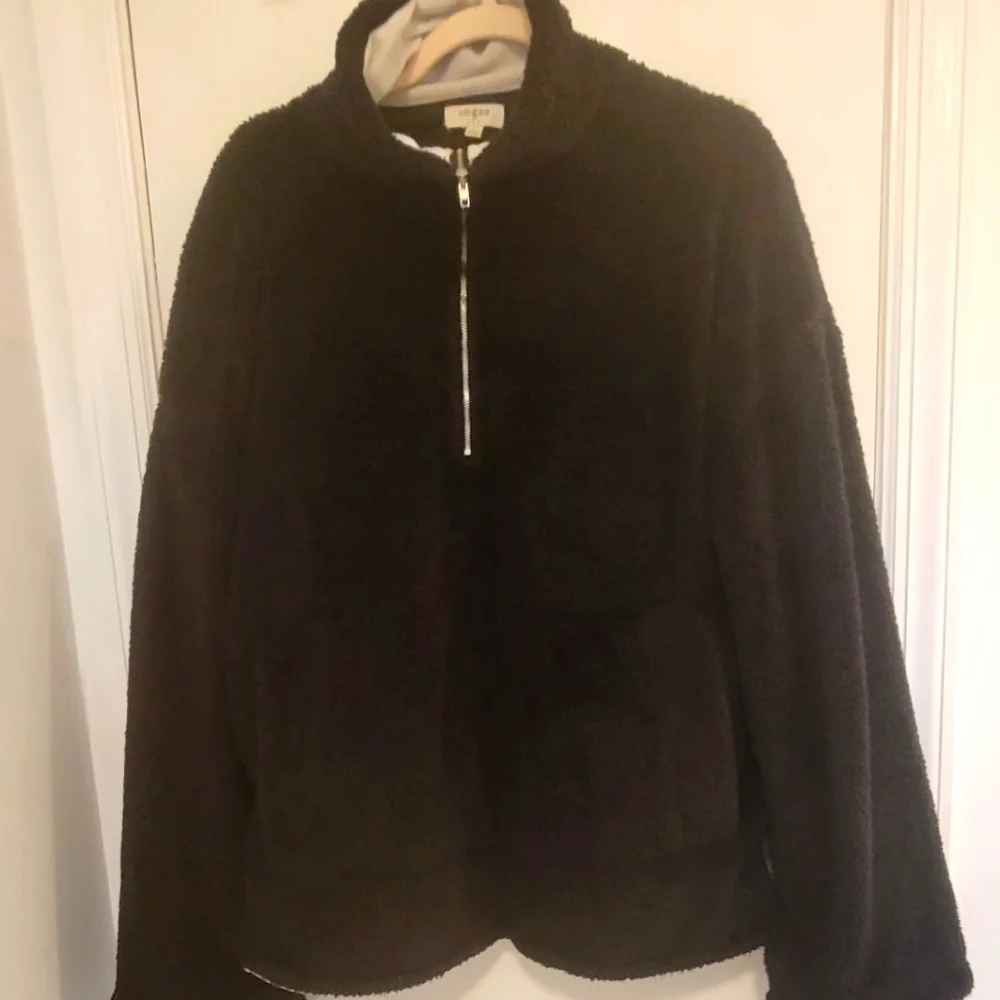 black zip