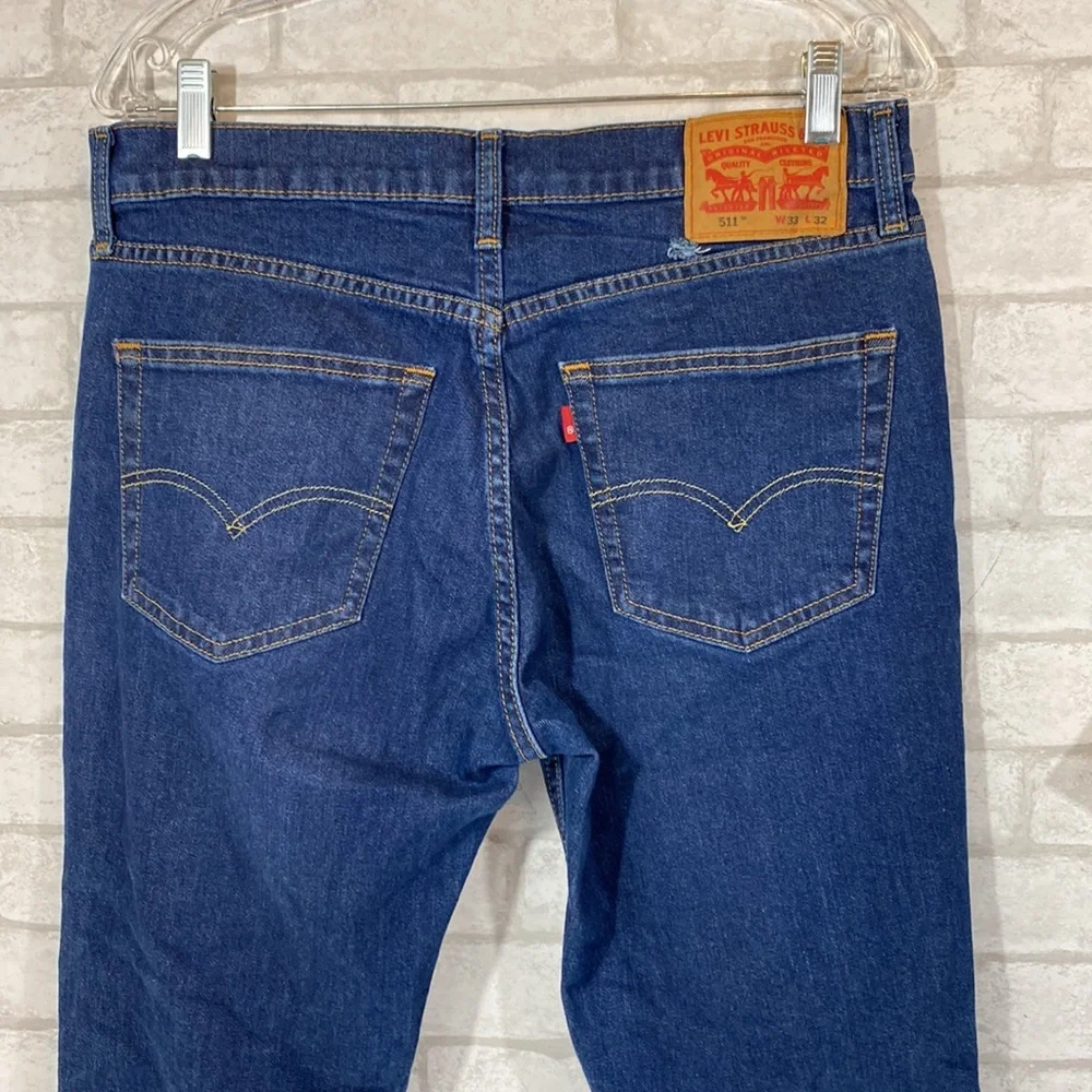 Levis distressed size