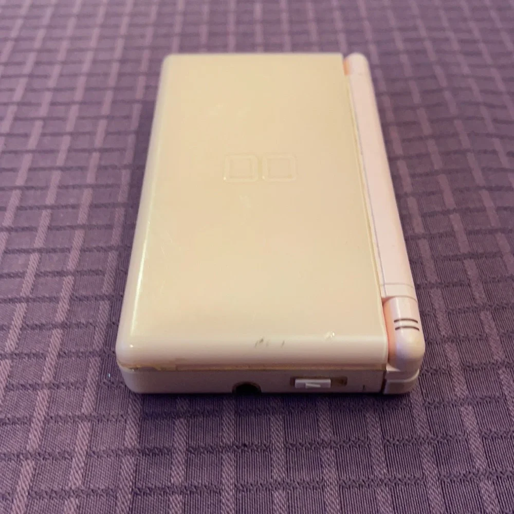Nintendo DS lite bundle pink console pen wall charger car charger carrying case
