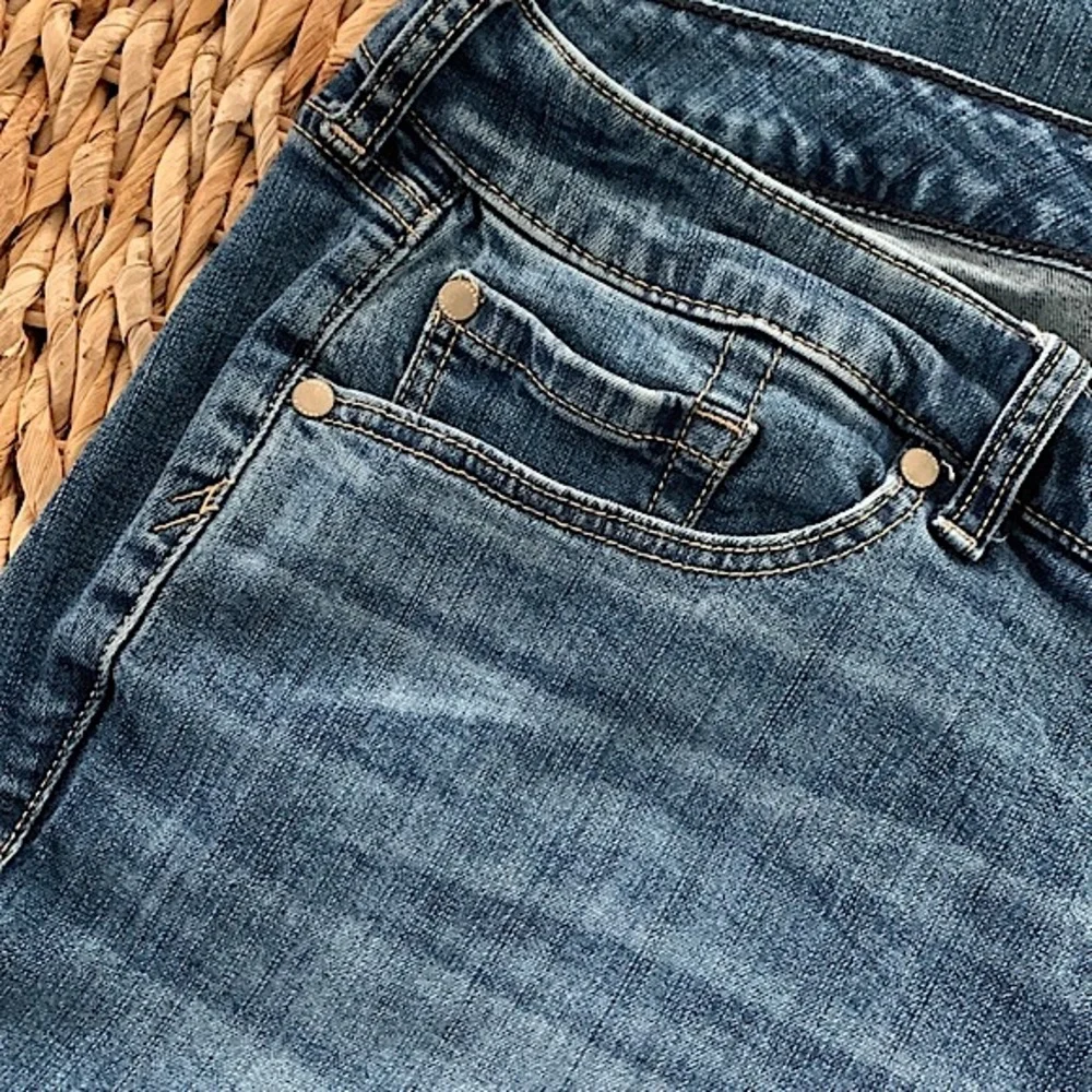 torrid distressed crop