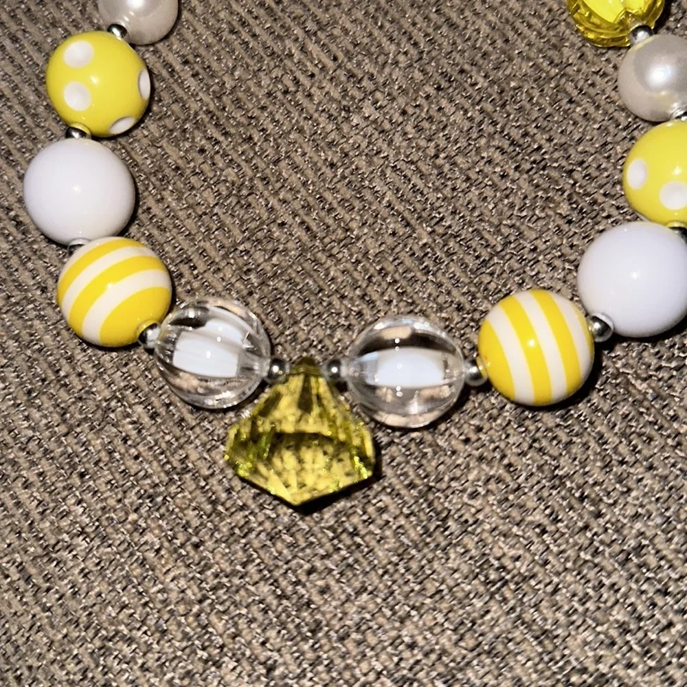 N/A yellow white