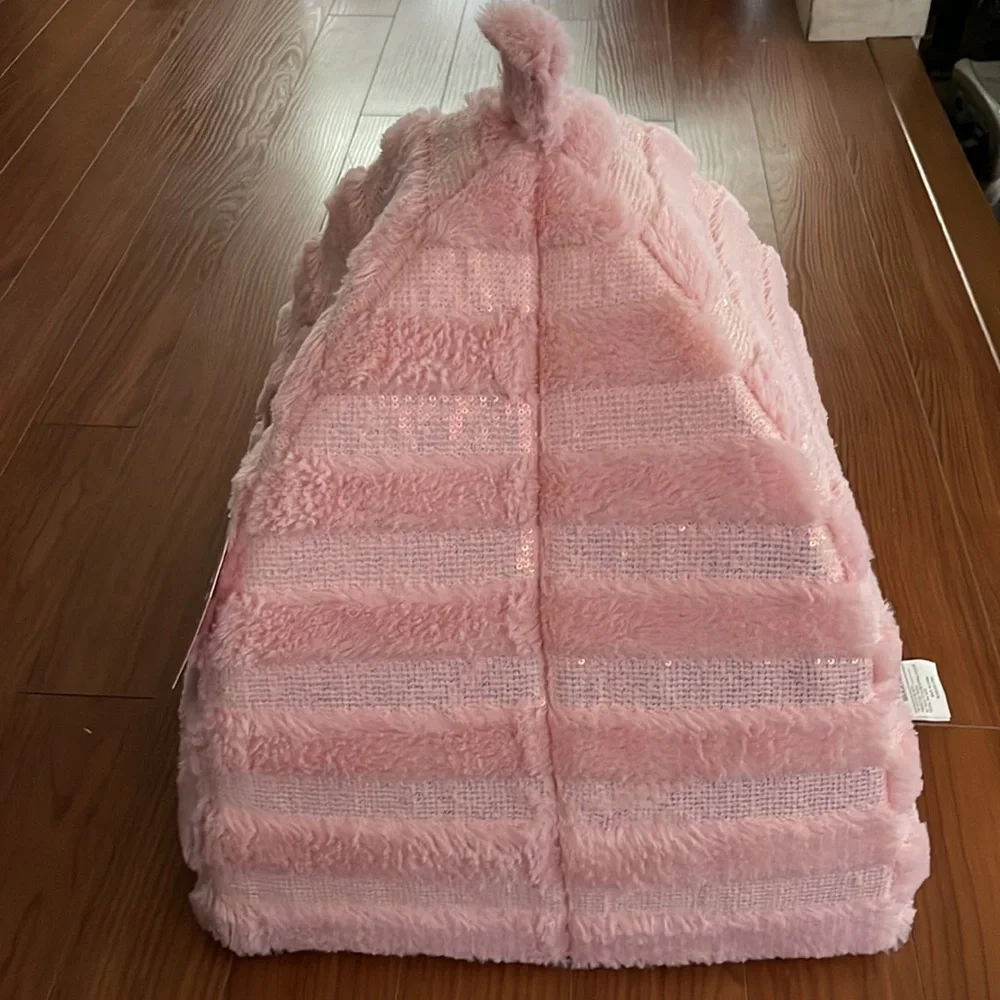 Coco Lane Couture Pet Bed - Pink