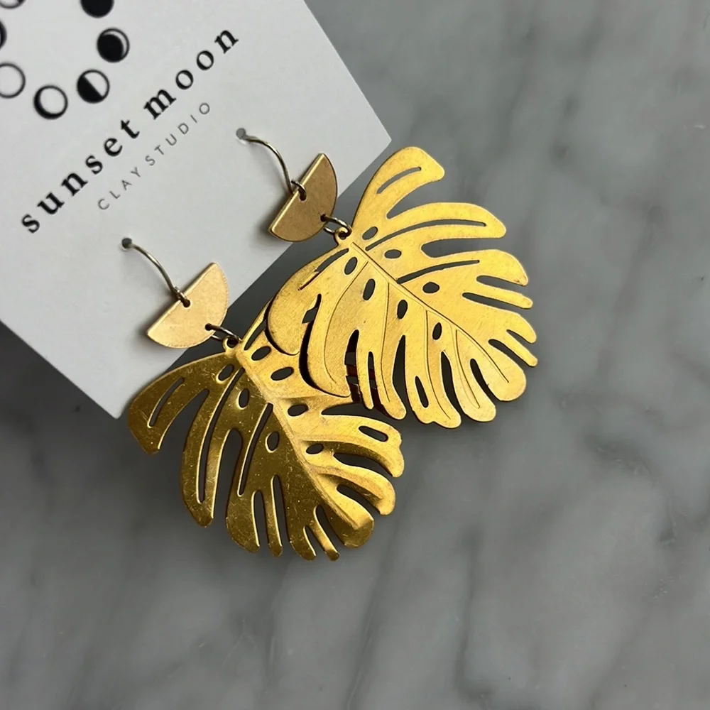 🌼HANDMADE🌼 Brass Monstera Leaf Earrings, Large