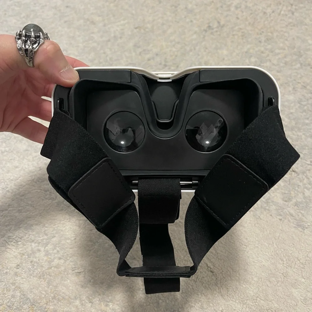 Like New One-Size Sharper Image VR Virtual Reality Headset Fits Most Cellphones
