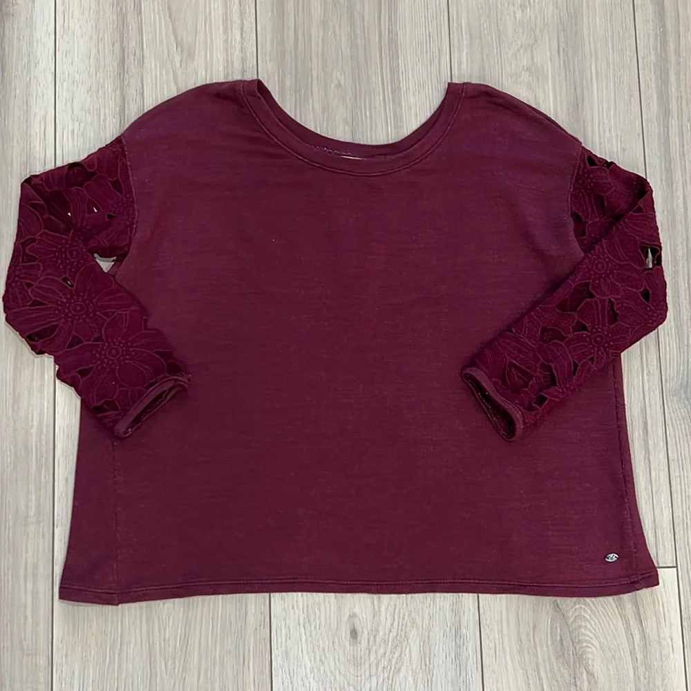 American Eagle Outfitters 3/4 Dolman Sleeve Open Slit Back Top
