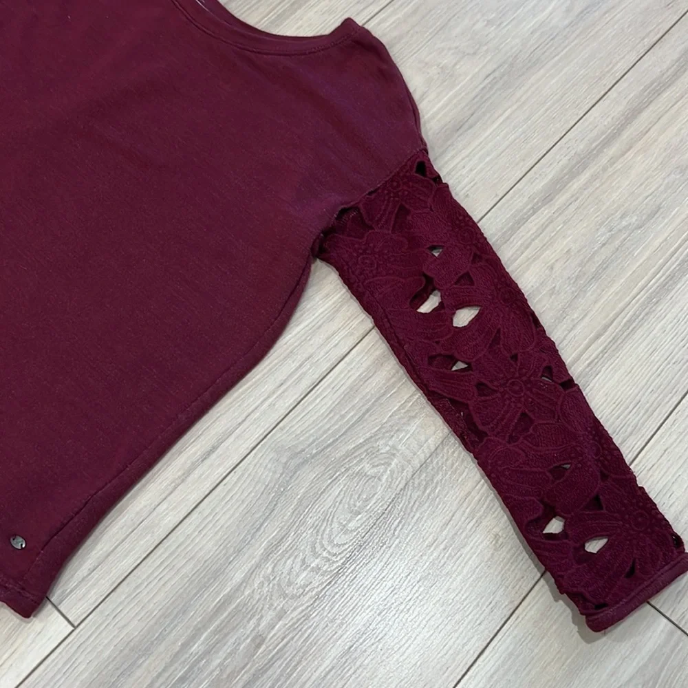 American Eagle Outfitters 3/4 Dolman Sleeve Open Slit Back Top