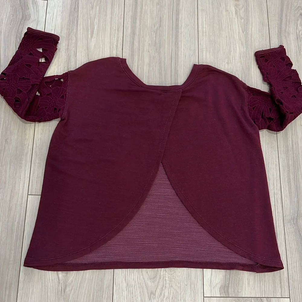 American Eagle Outfitters 3/4 Dolman Sleeve Open Slit Back Top