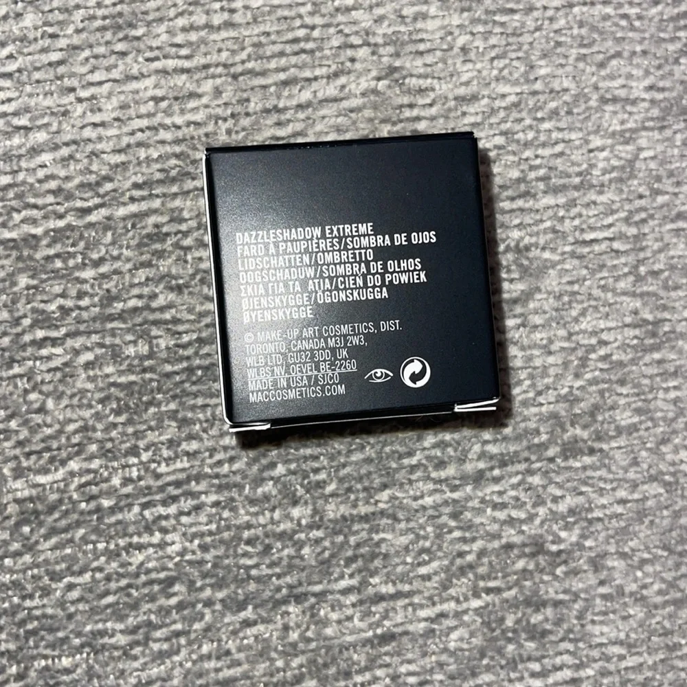 NIB MAC DAZZLESHADOW EXTREME Eyeshadow