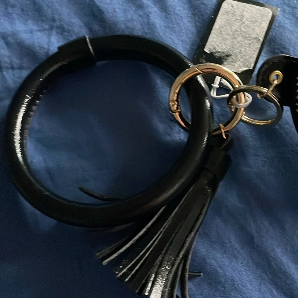 Mavi Bandz wristlet