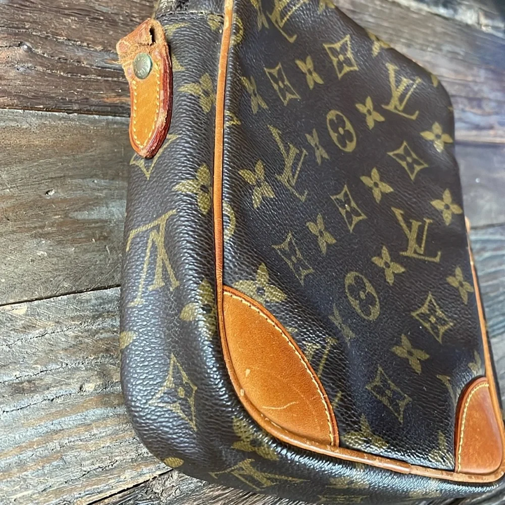 Louis Vuitton this interior strap