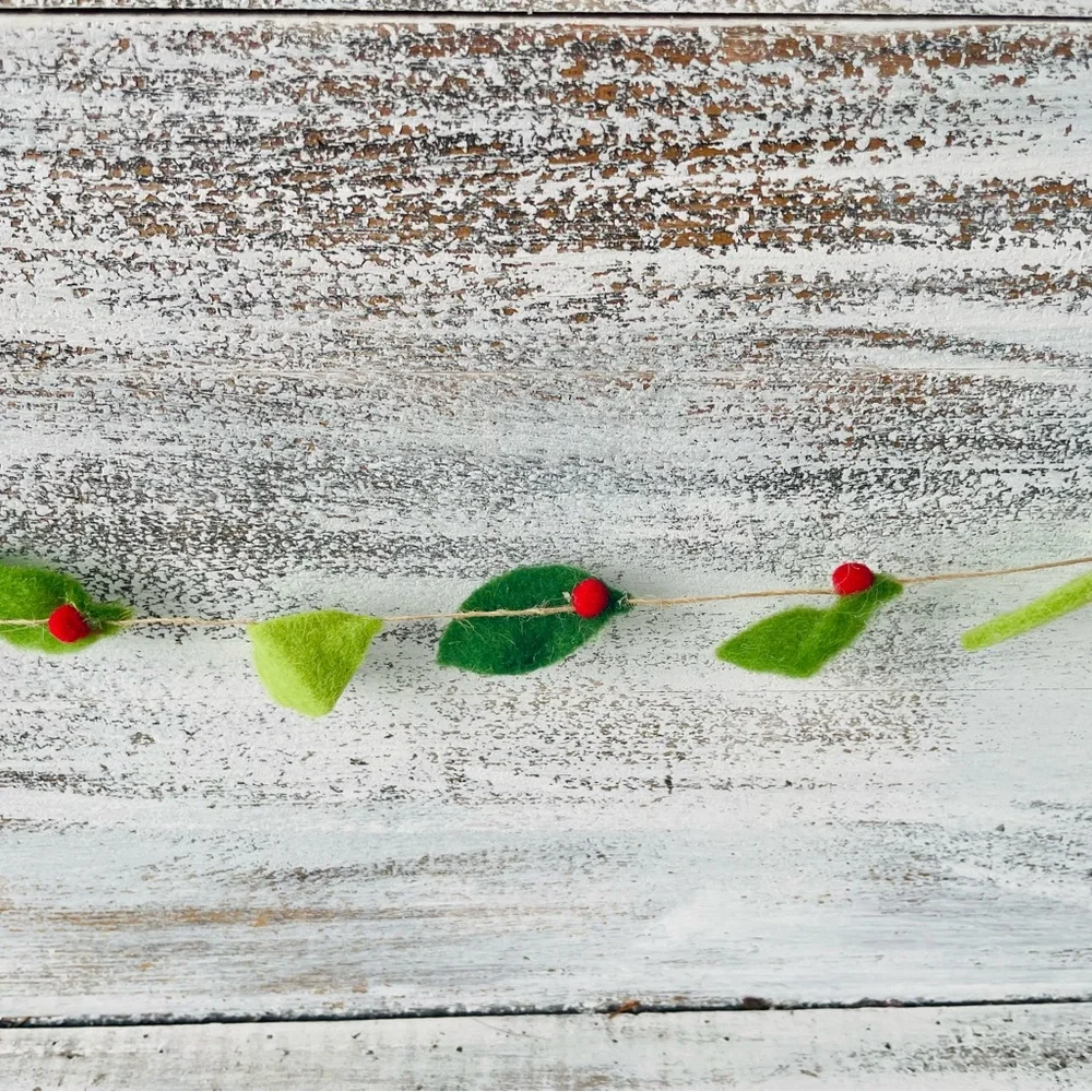 *Berry Leaves Felt Garland