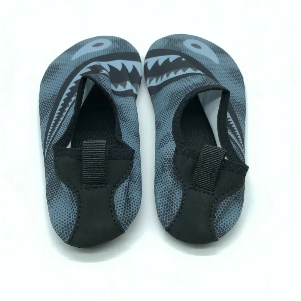 Boys Water Shoes Slip On Fabric Novelty Shark Stretch Gray Size 34/35 US 2/3