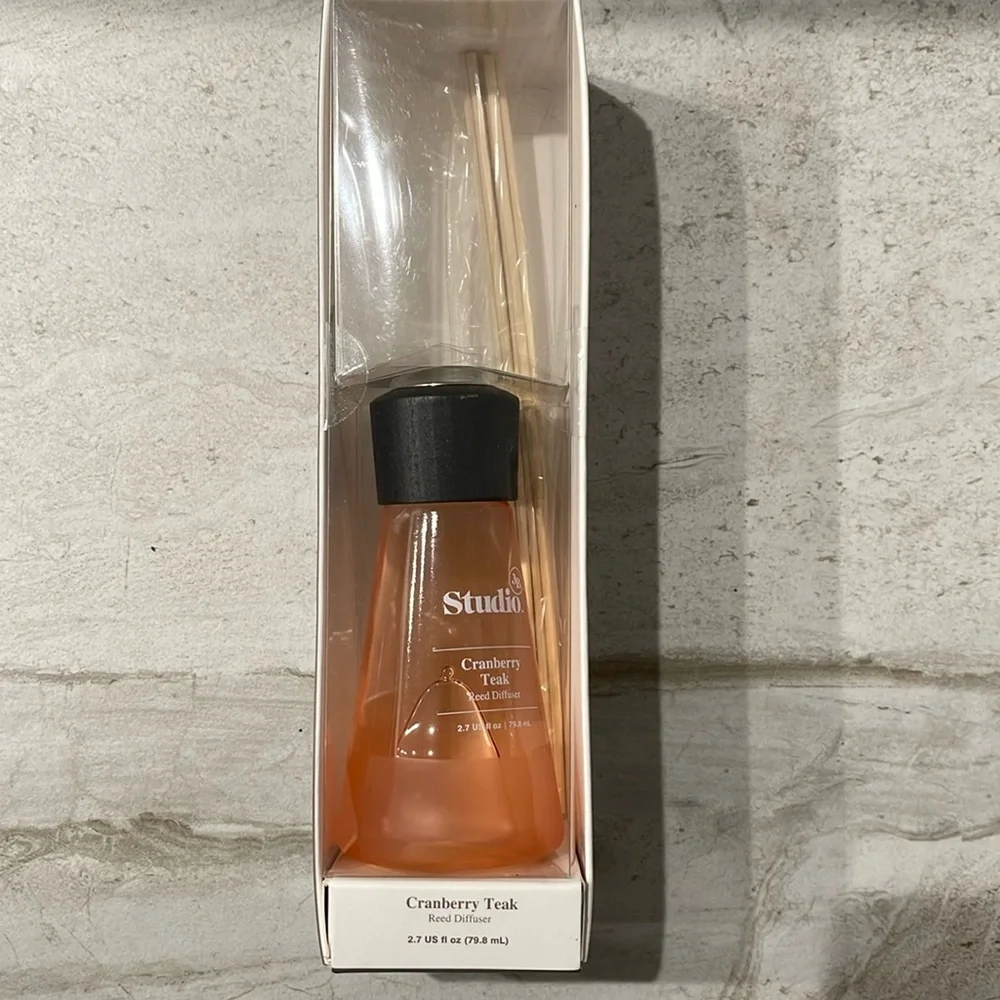 Studio Cranberry Teak Reed Diffuser.