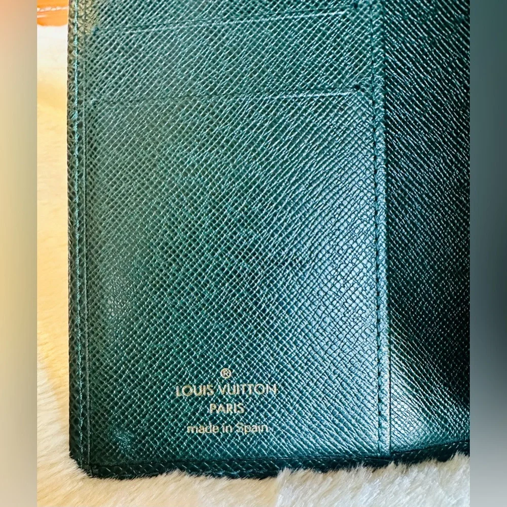 Louis Vuitton authentic pre