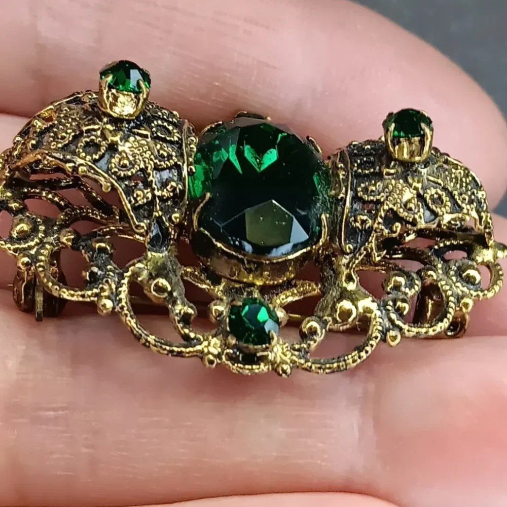 Gold Filigree Brooch Pin Green Stones Victorian Prong Settings Oval Goldtone