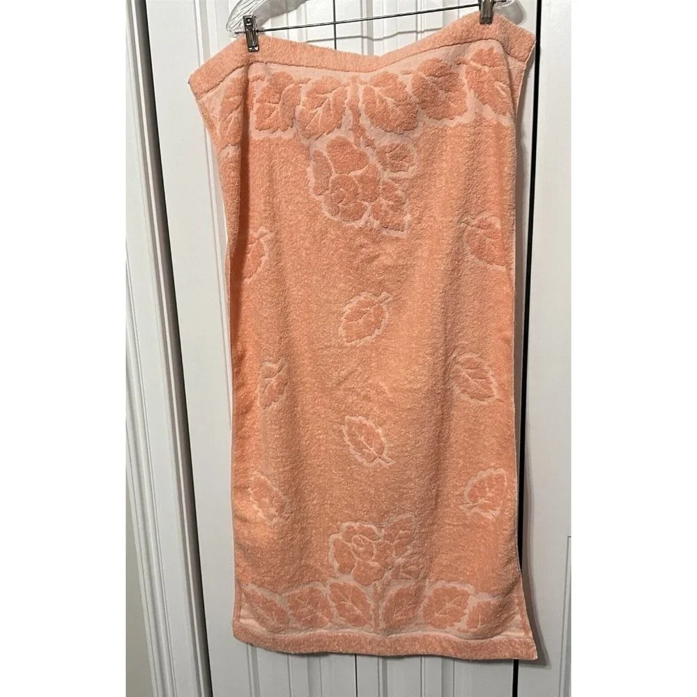 Vintage Cannon Bath Towel Orange sculptured leaf design 70's peach color