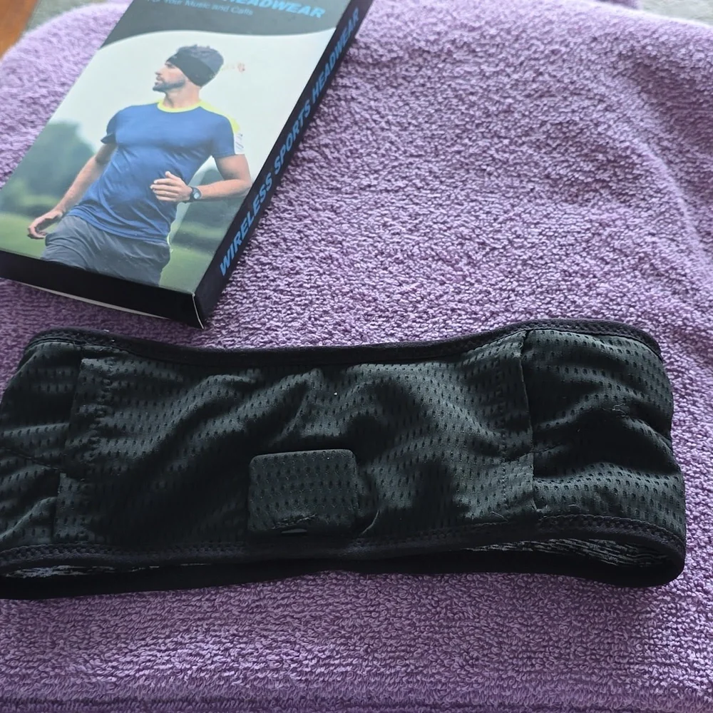 Wireless sports headgear Musicozy for music and calls like earbuds but headband