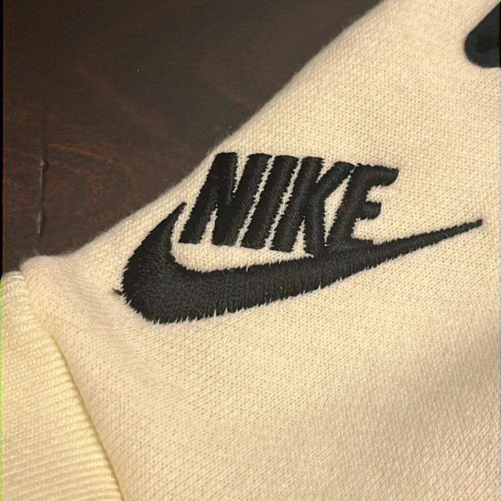 Nike Club Fleece Gloves new cream black Touchscreen Women’s Size Medium