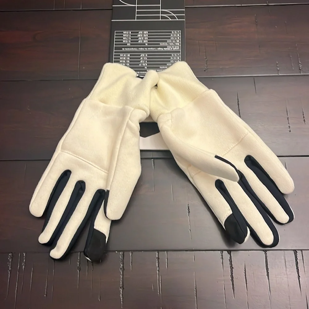 Nike Club Fleece Gloves new cream black Touchscreen Women’s Size Medium