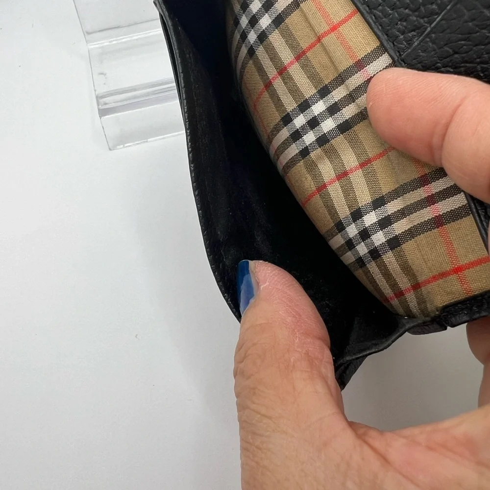 GUC Burberry Black Leather Card Holder