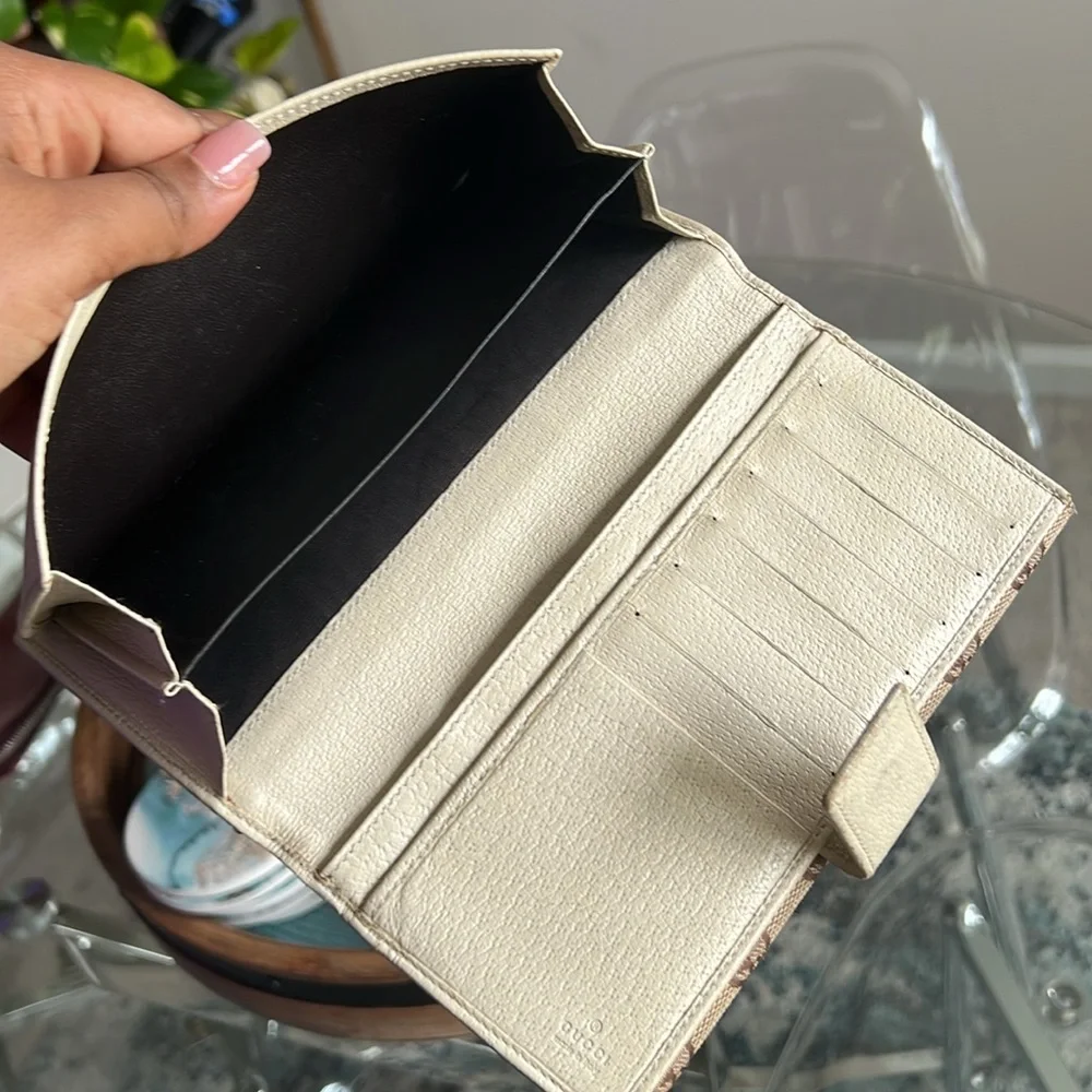 Authentic Gucci wallet
