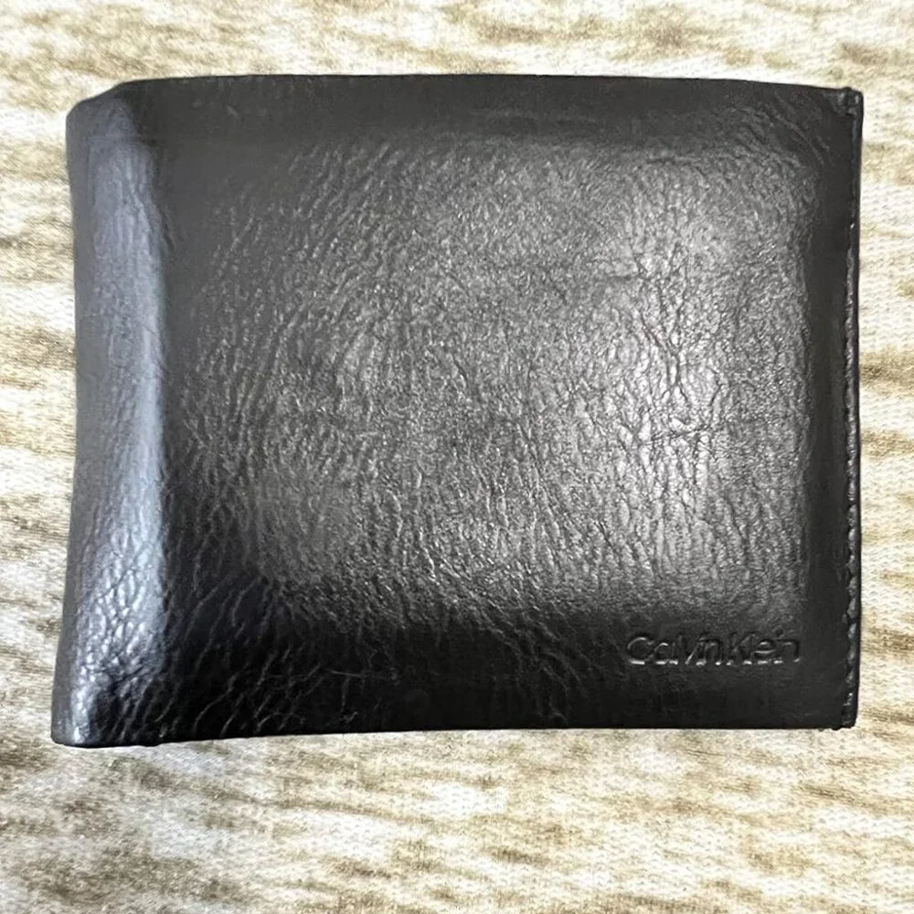 Men's RFID Leather Minimalist Bifold Wallet with Multiple Card Slots and ID