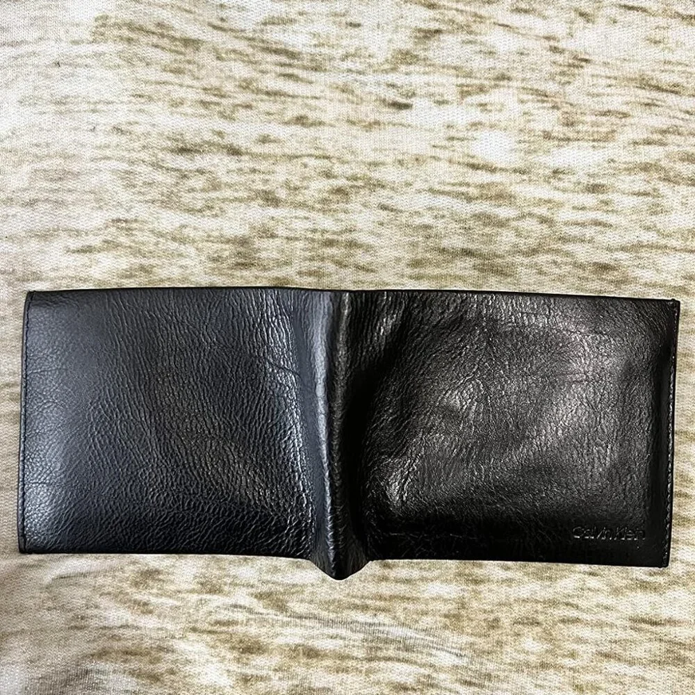 Men's RFID Leather Minimalist Bifold Wallet with Multiple Card Slots and ID