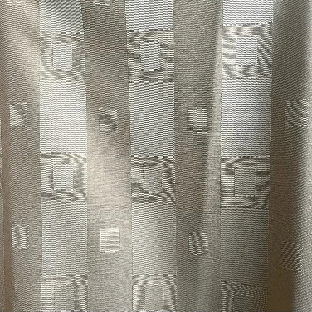 N/A tablecloth gold