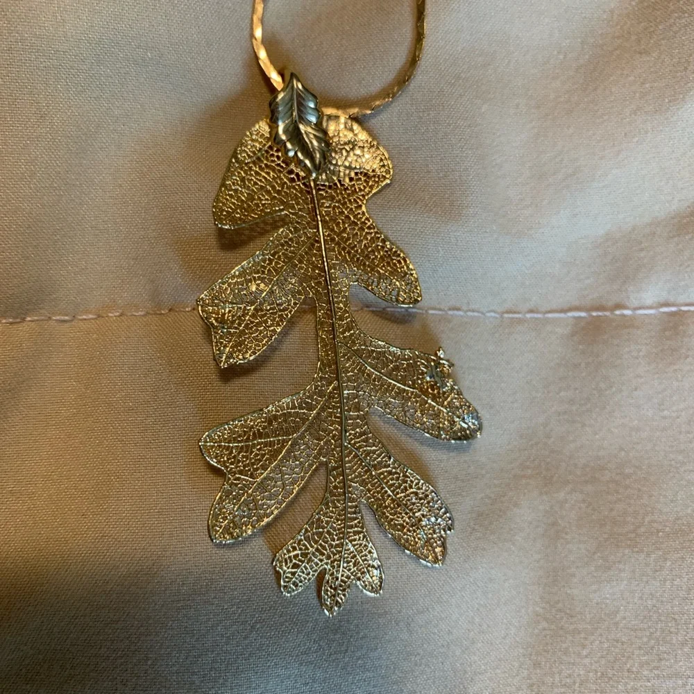 N/A gold tone