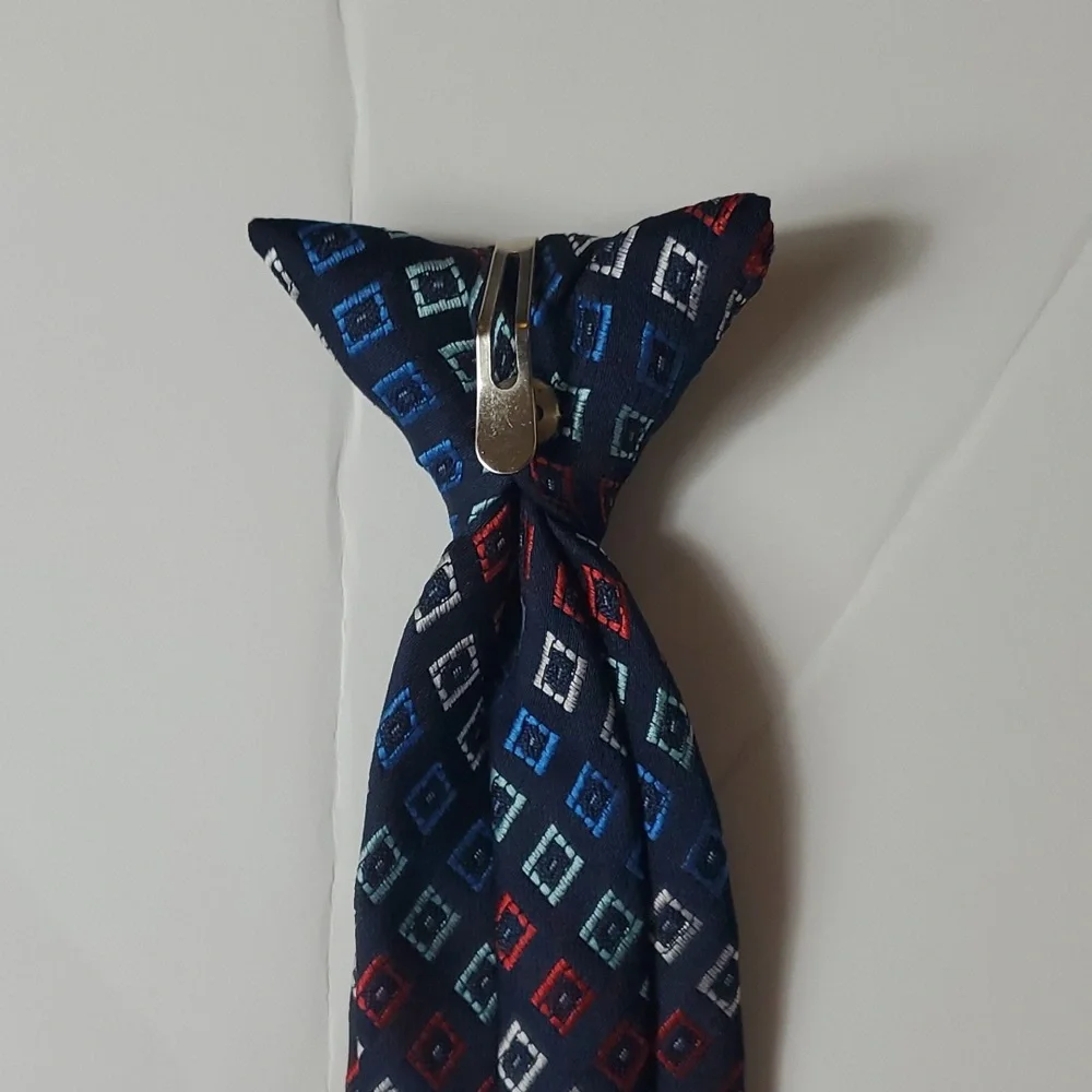 George red, white and blue patterned clip on tie