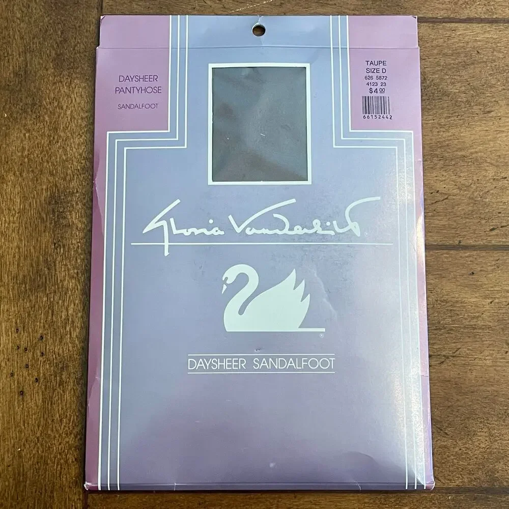 Gloria Vanderbilt Daysheer Sandalfoot Pantyhose Size: D, Color: Taupe C-13