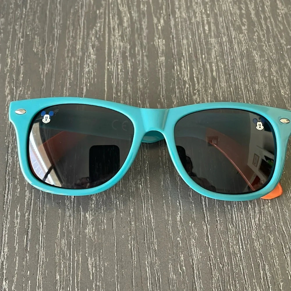 Kid’s Disney Mickey Mouse sunglasses