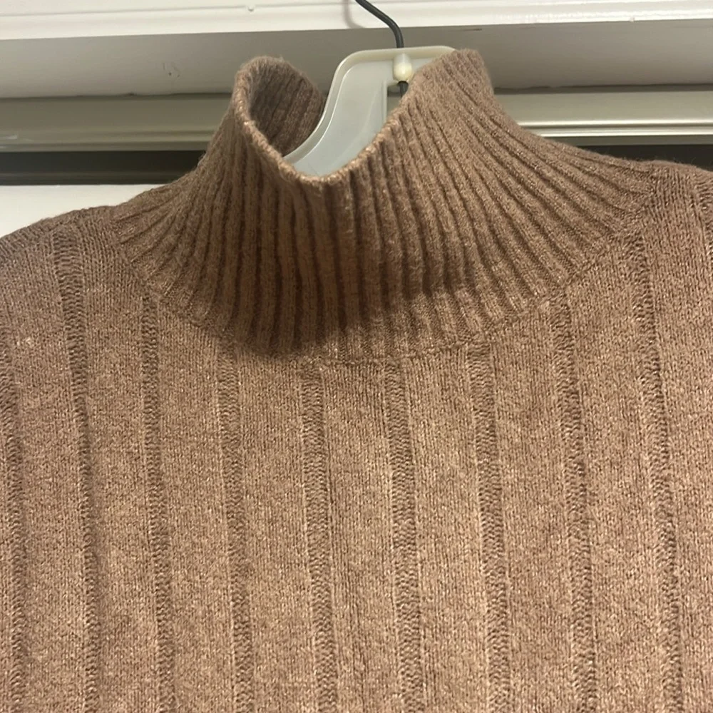 Abercrombie & Fitch sweater someone