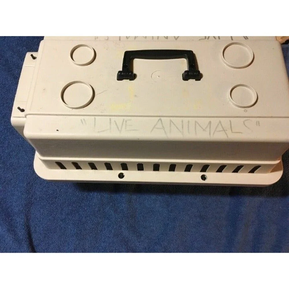 Boots and Barkley Airline Approved Pet carrier for small Dogs & Caps with Dish