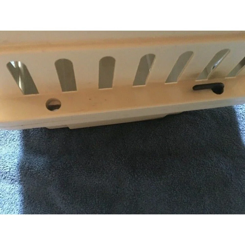 Boots and Barkley Airline Approved Pet carrier for small Dogs & Caps with Dish