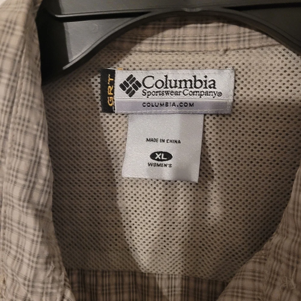 Columbia stylish button