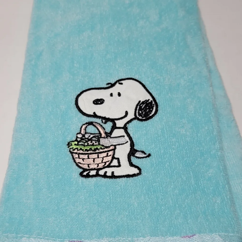 Peanuts blue hand