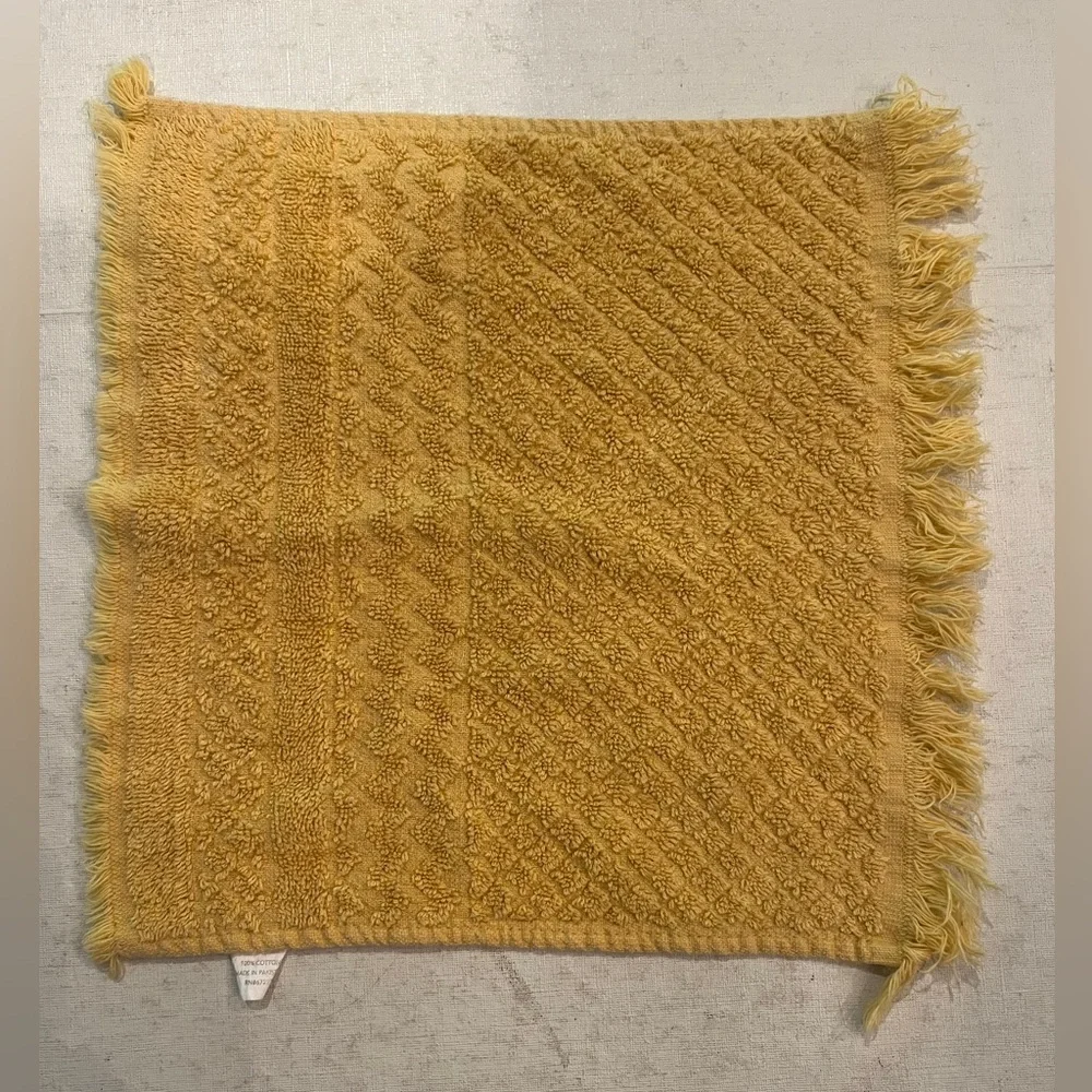 Vintage style textured golden yellow wash cloth towel. GUC! Super retro!