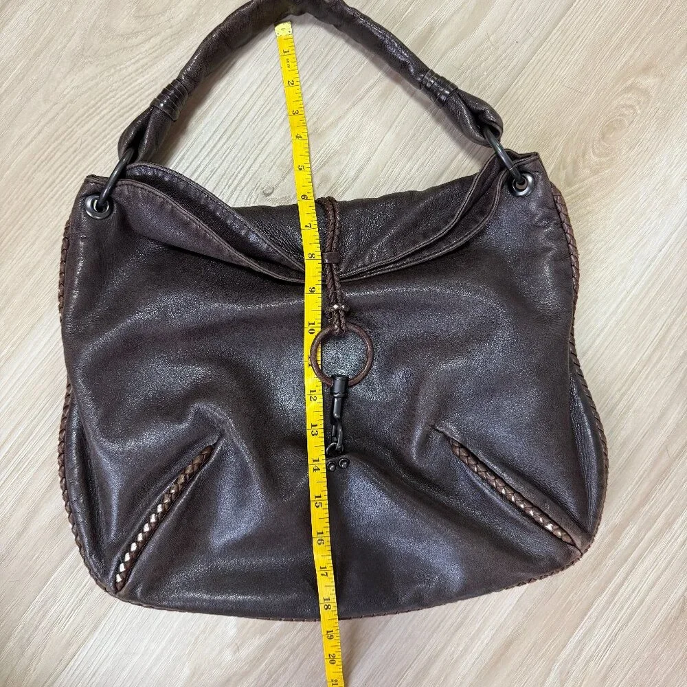 details brown