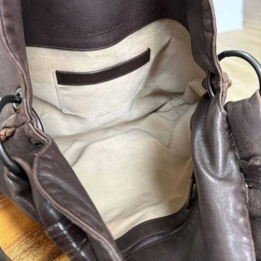 details brown