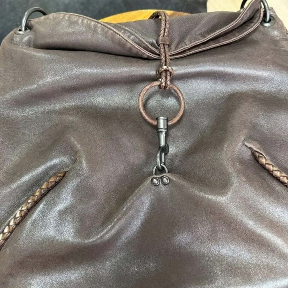details brown