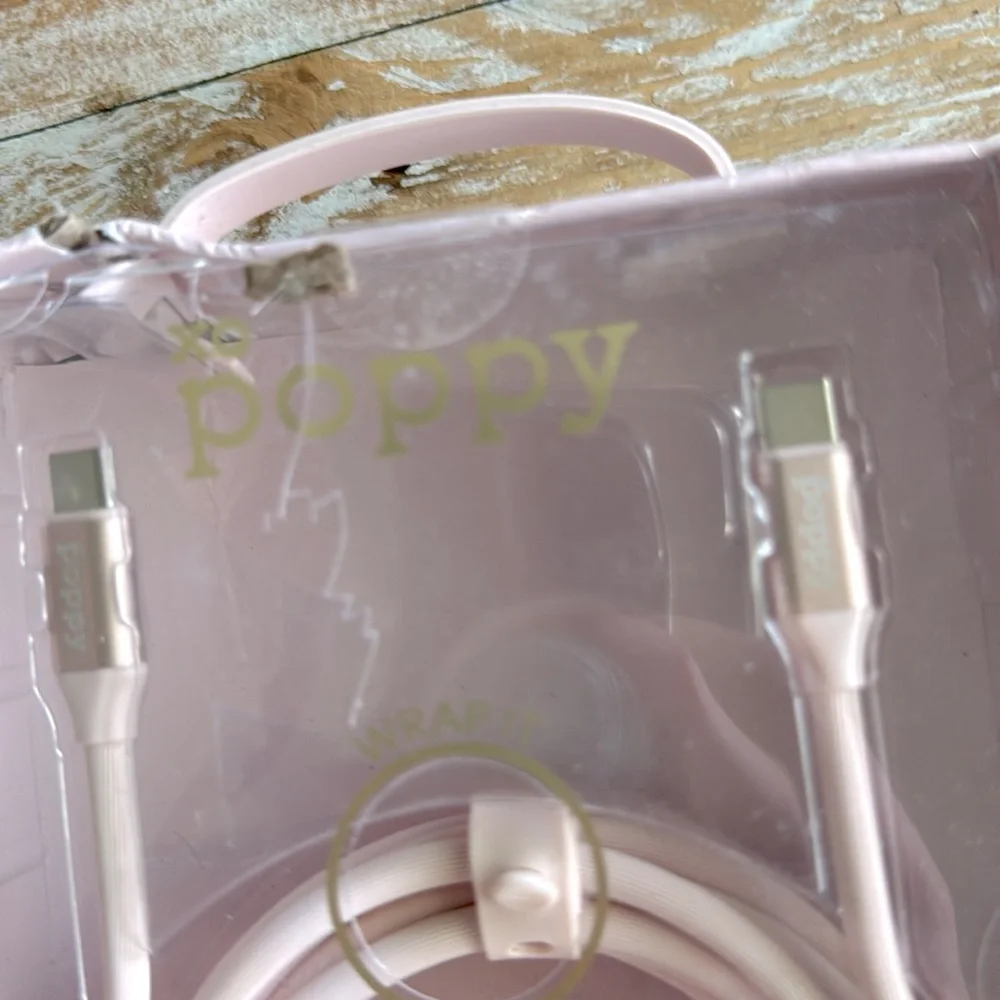 🌸 xo poppy 10ft USB-C to USB-C Cable – Light Pink, Fast, and Fabulous! 🌸 NWT