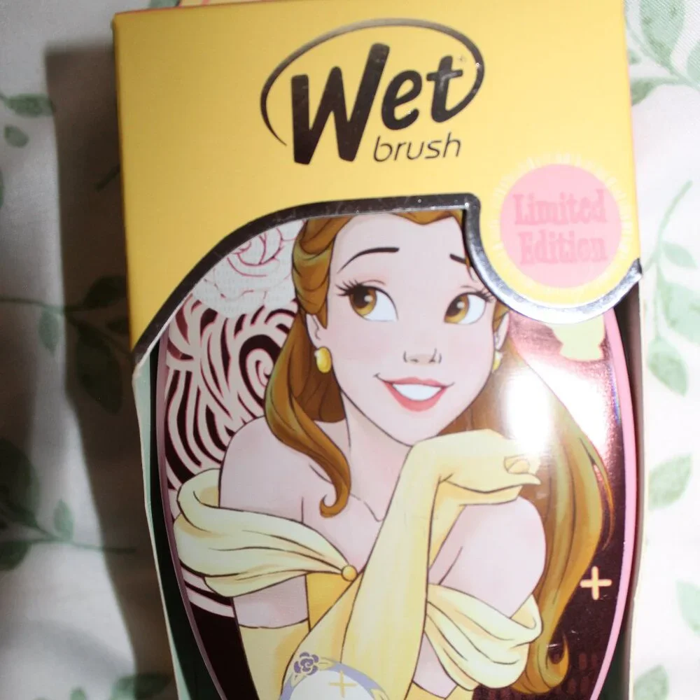 NWT Wet Beauty & the Beast Princess Belle Brush