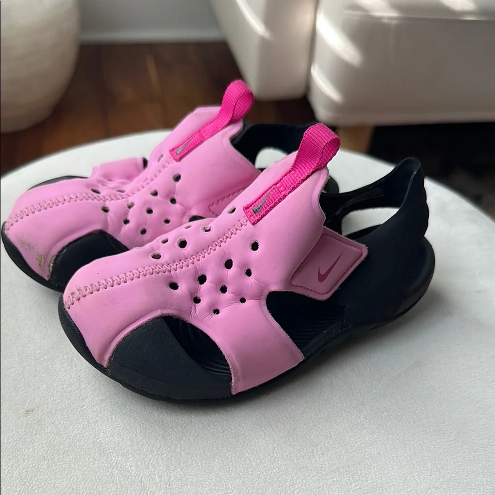 Nike Sunray Protect 2 Pink and Black Water Shoes Sporty Design size 10C