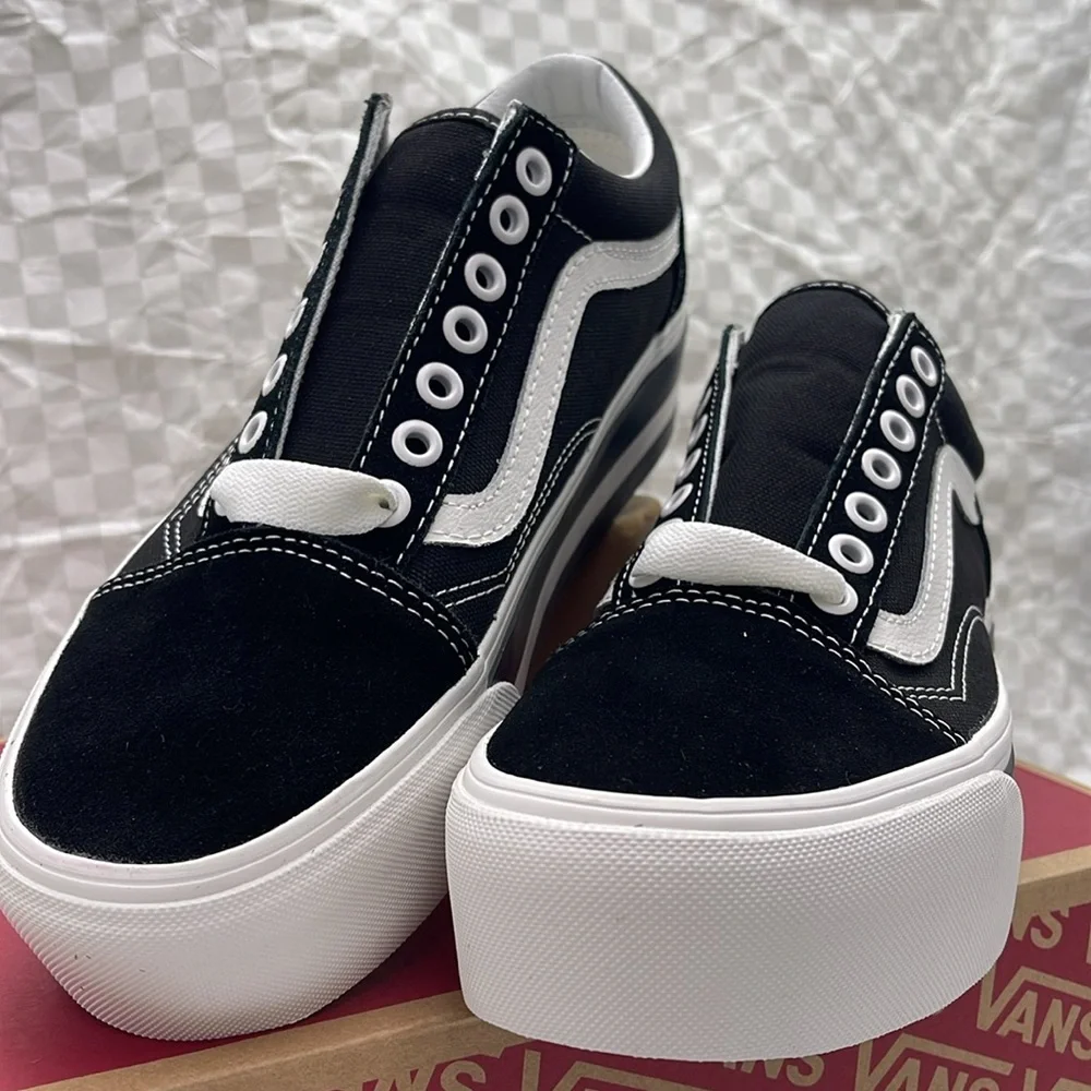 Vans WMNS Platform Sneakers Old Skool Stackform Smarten Up Black/Wht VN0009PZBZW