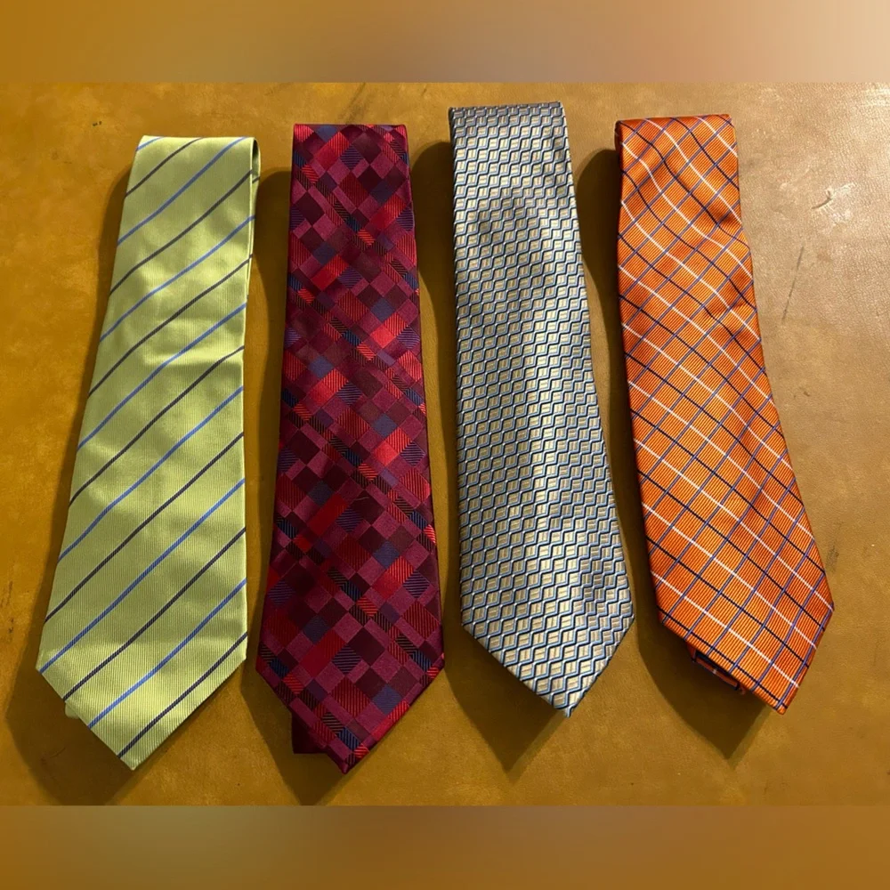 4 Men’s Van Heusen Neck Ties