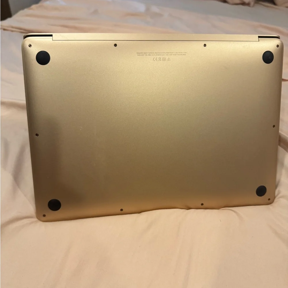 Apple MacBook