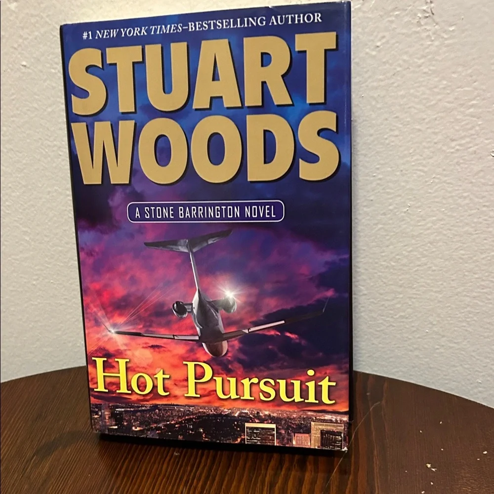 Hot Pursuit by Stuart Woods Hardcover