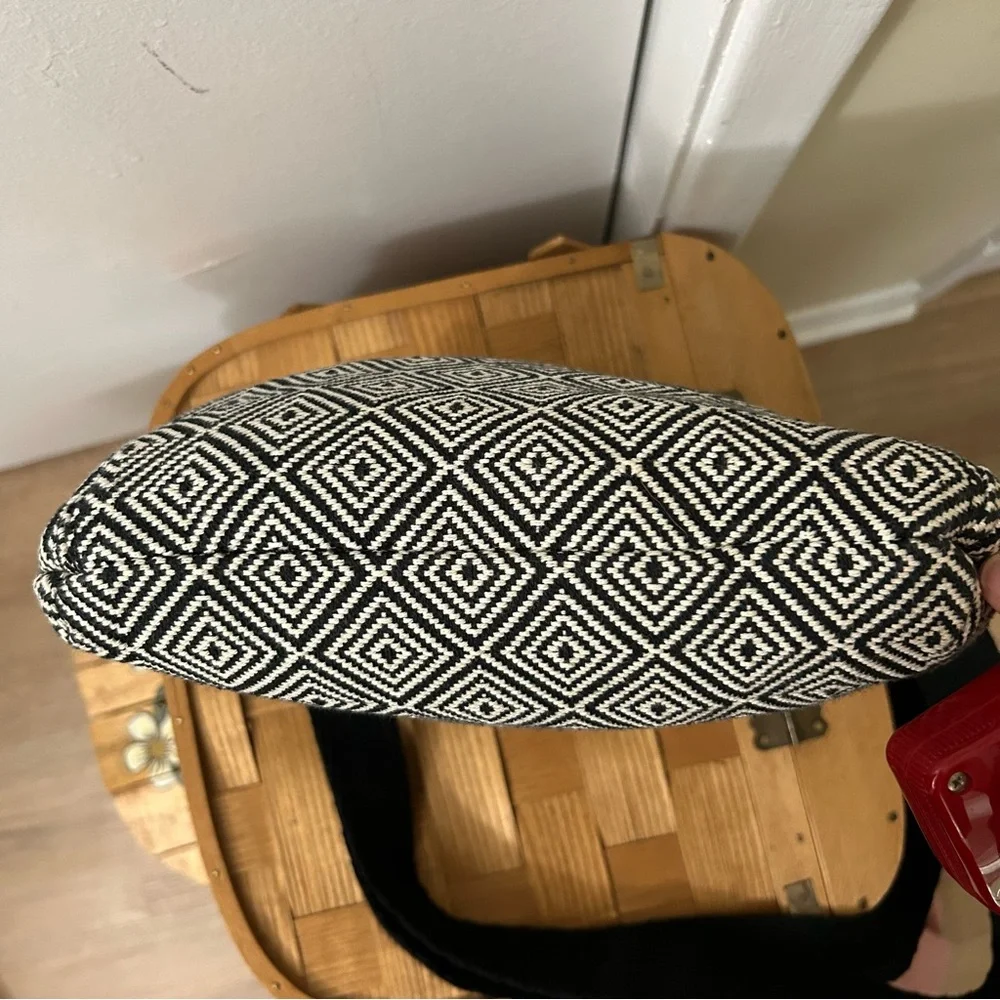 thirty-one stylish women
