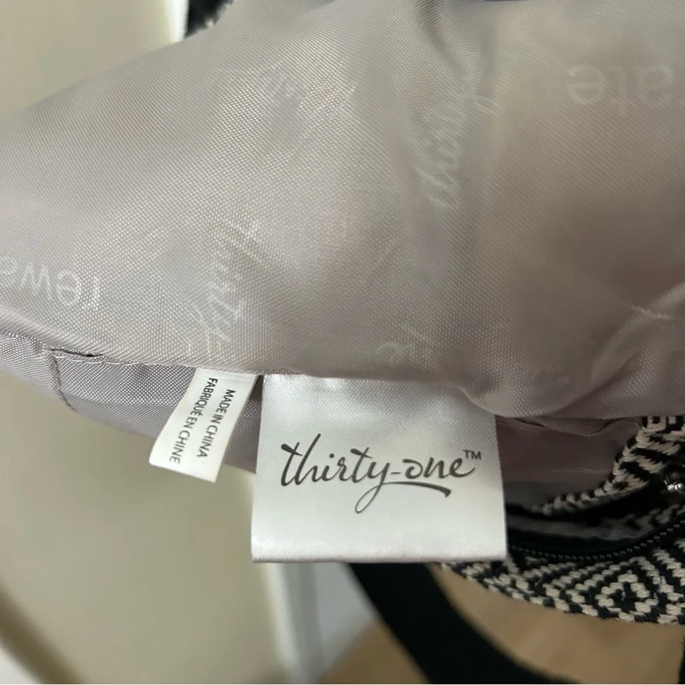 thirty-one stylish women